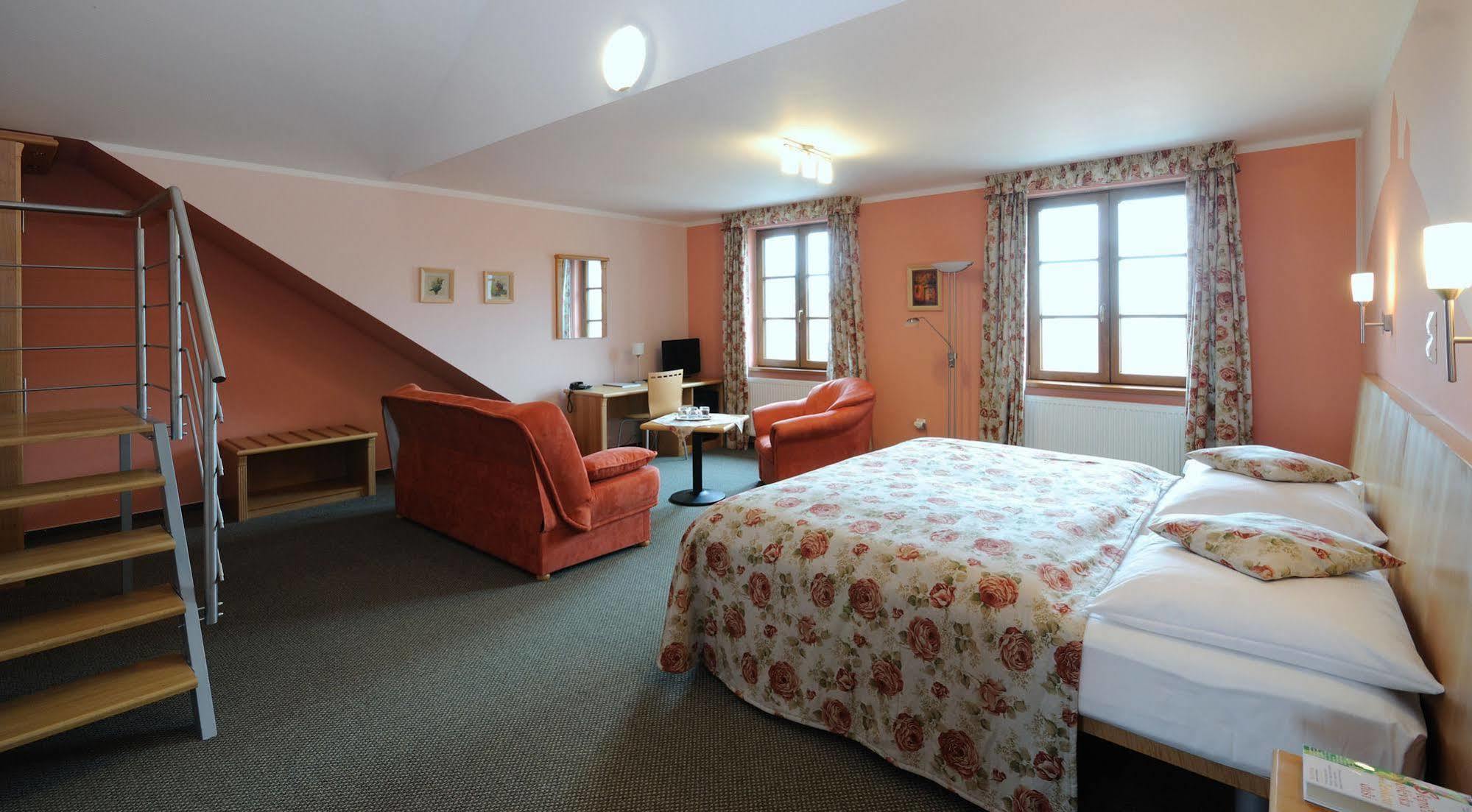 Hotel Galant מיקולוב מראה חיצוני תמונה